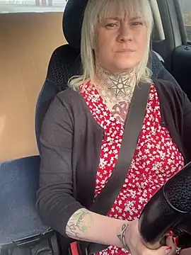 poussichienne online show from February 26, 10:14 am