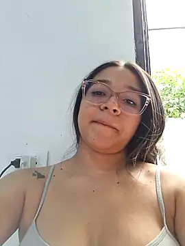 -VICKKY online show from April 8, 7:49 pm