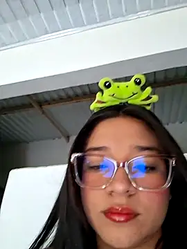 -VICKKY online show from March 24, 1:49 pm