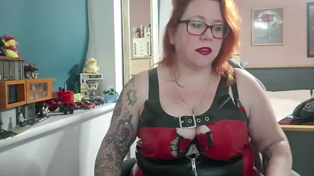 NikiDeeOfficial online show from February 11, 9:49 pm