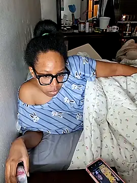 madamsensuale online show from February 5, 5:21 am