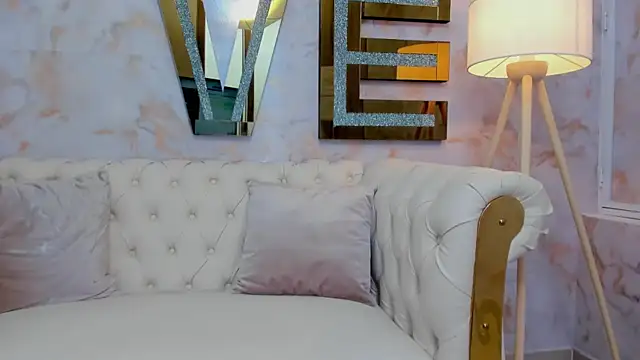 hanna slut  online show from October 1, 11:59 am