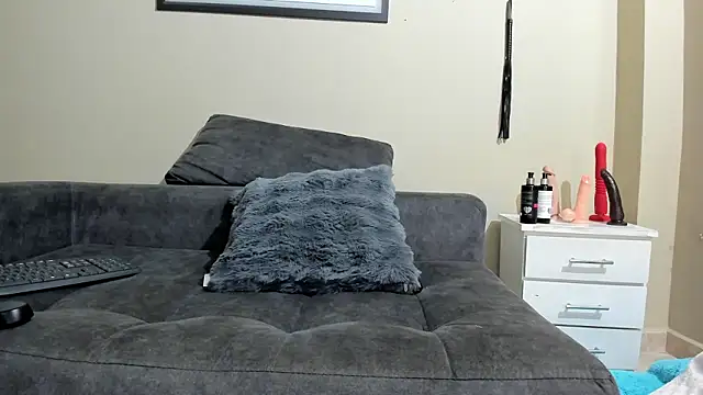 julianamorant online show from January 13, 1:22 am