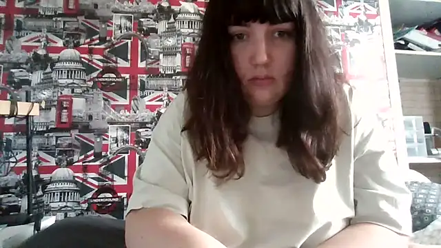 Lynylou online show from September 19, 2:38 pm