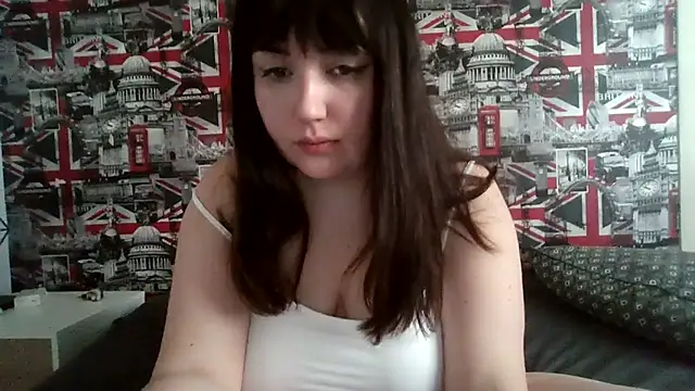 Lynylou online show from November 22, 1:25 pm