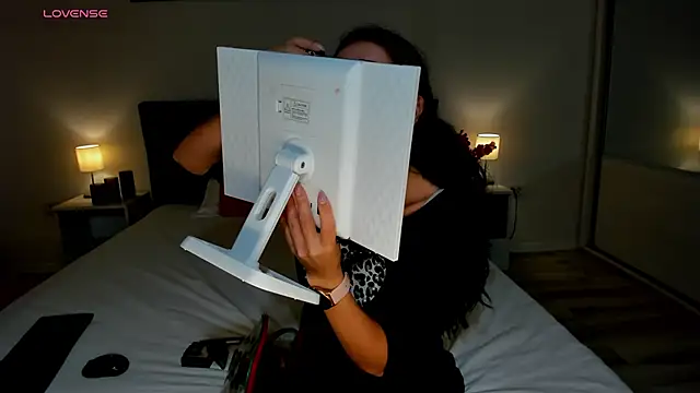 devilish angel online show from October 14, 6:05 am