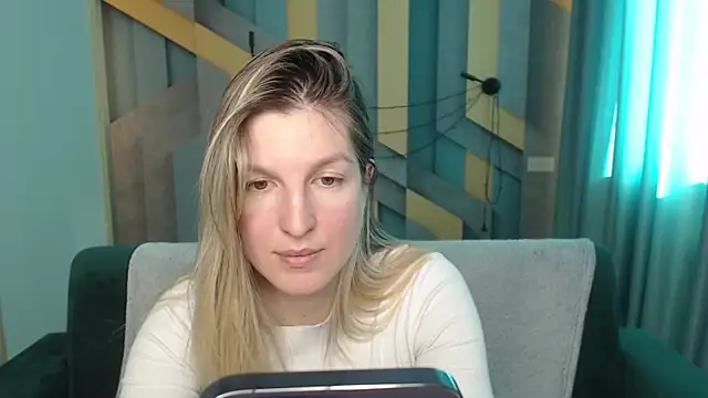 EmilyWalkeri online show from February 19, 9:31 am