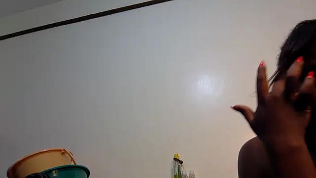 creamyjuices01 online show from April 19, 5:57 pm