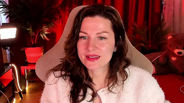 April o Nill online show from April 19, 10:15 am