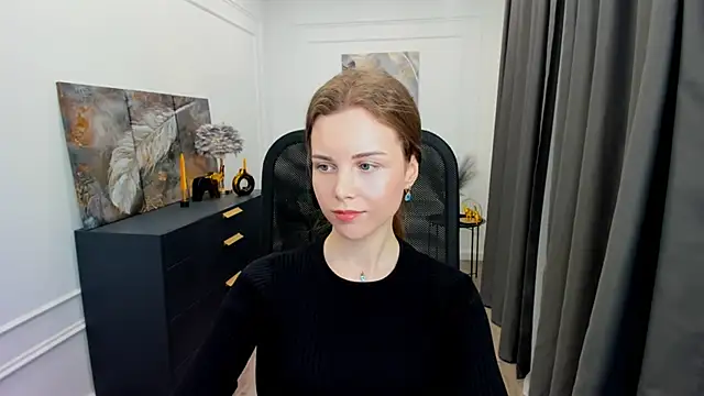 MileyWings online show from April 19, 11:32 am