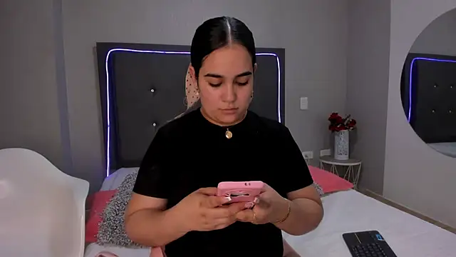 emma lye online show from October 6, 9:19 pm