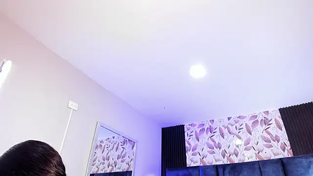 Larabrooks online show from March 30, 7:13 pm