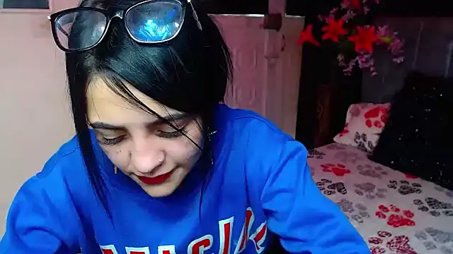 Violettasquirt online show from December 19, 2:42 pm