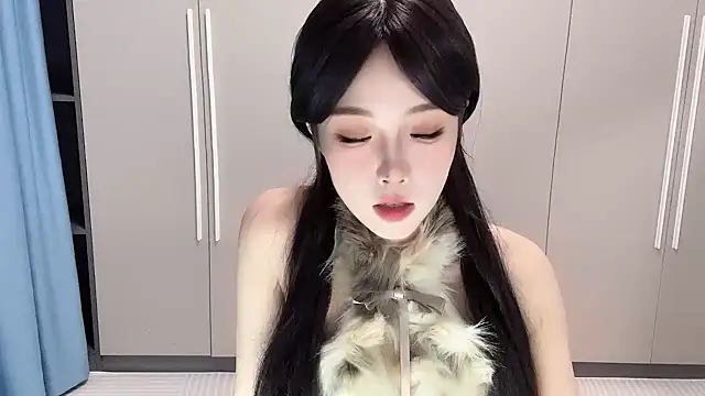 Q-ing online show from November 5, 1:05 pm