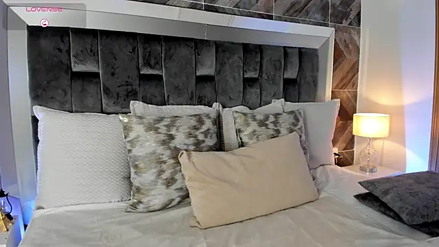 TaniaSmith1 online show from September 23, 11:36 pm