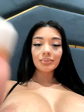 amirahylerr online show from October 13, 7:38 pm