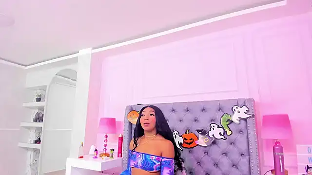 HaileeRoberts online show from October 8, 12:42 pm