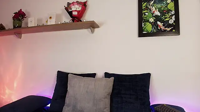 Elliee  online show from April 13, 12:17 pm