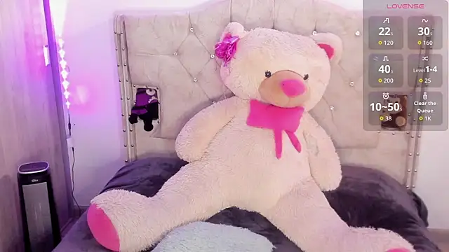  EmiRhodes online show from October 21, 7:51 pm