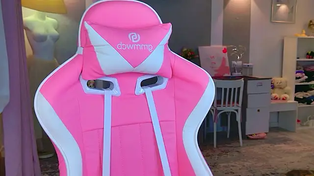 b4by LoL1 online show from February 9, 1:24 pm