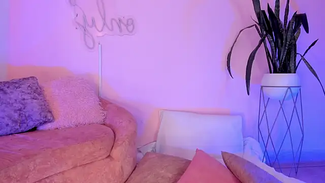 Lucy Vega online show from January 6, 3:43 am