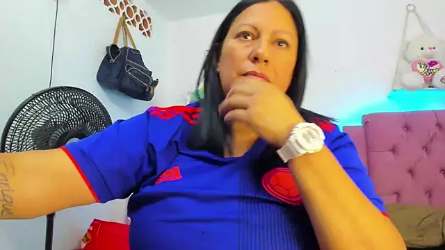 rose bigboobsx online show from November 18, 7:48 pm