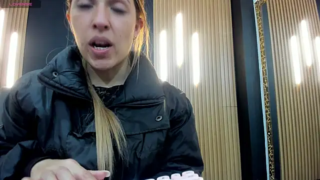 EvaaLovia1 online show from April 3, 3:48 am