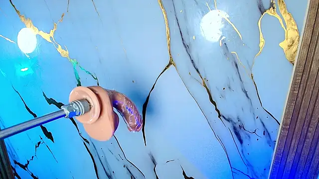 Lizz Tender online show from September 19, 1:10 pm