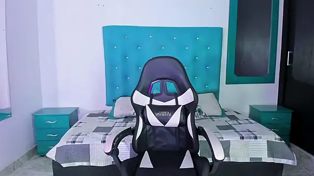 Tasha Sant online show from September 9, 8:30 pm