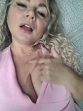 candy queeen online show from September 28, 4:45 pm