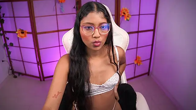 small emilie online show from September 30, 4:01 pm