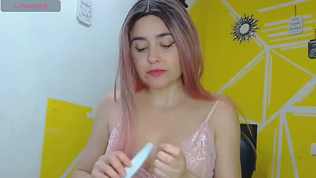 Nikolle Rouss online show from March 31, 5:46 pm