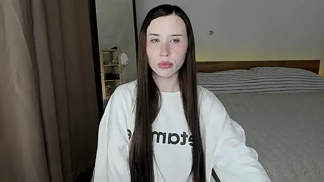 Stella Sunny online show from July 29, 11:10 am