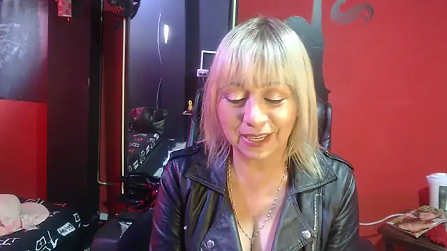 KLOE PIELL online show from October 28, 9:41 pm