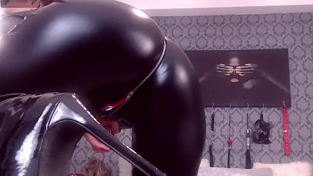 Dolly4youu online show from October 17, 5:43 am