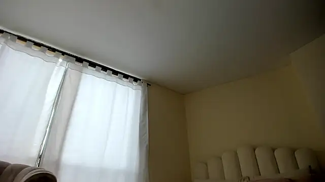 evely coelloo online show from October 10, 6:35 pm