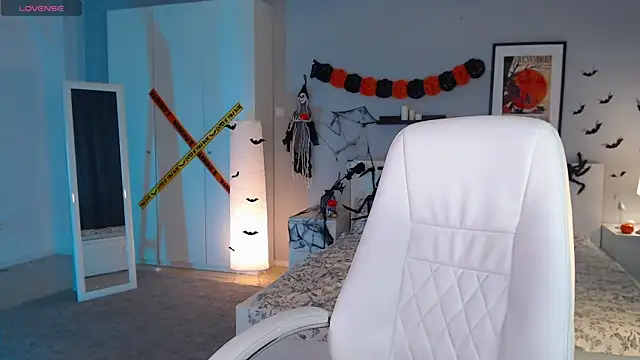 Bellla Haddid online show from October 30, 1:41 am