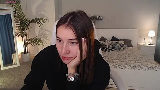 Bellla Haddid online show from September 19, 1:04 am