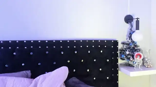 Ghosty Doll online show from November 25, 8:20 pm