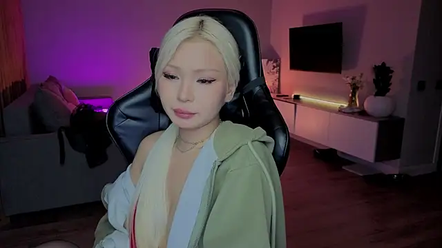 RileyMee online show from December 19, 4:16 am