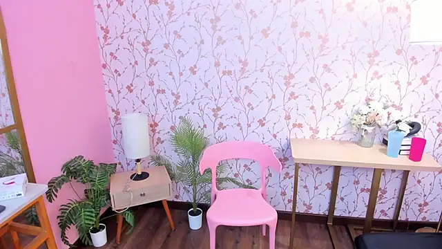 amber-hill online show from September 18, 7:01 pm