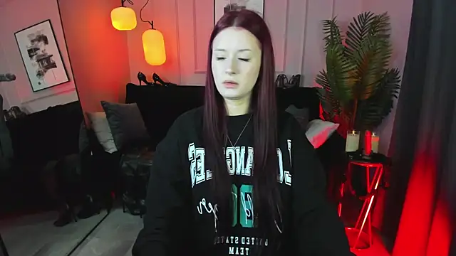 Lily Moonlight online show from October 12, 7:00 am