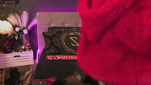 ZoeMesmerize online show from September 12, 7:32 pm