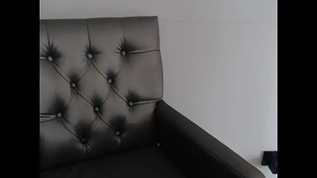 JenniLowen online show from August 3, 9:04 am