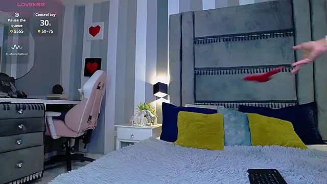 Julianewell online show from February 16, 12:27 pm