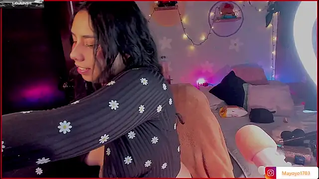 kiki cavilll online show from October 27, 2:56 pm