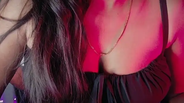 SexyAndHottie online show from February 12, 9:27 pm