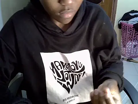 Caryyyl online show from April 12, 8:17 am