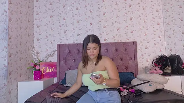 AvrillThomas online show from January 13, 7:07 pm