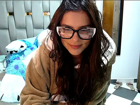 lindacutferrer online show from May 16, 2:03 am